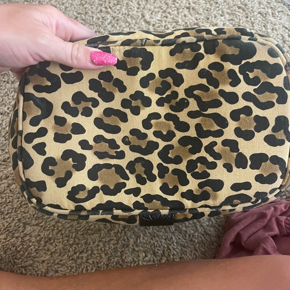 Isabella’s Journey Leopard Print Makeup Cosmetic Zip Up Toiletry Bag - Picture 4 of 7